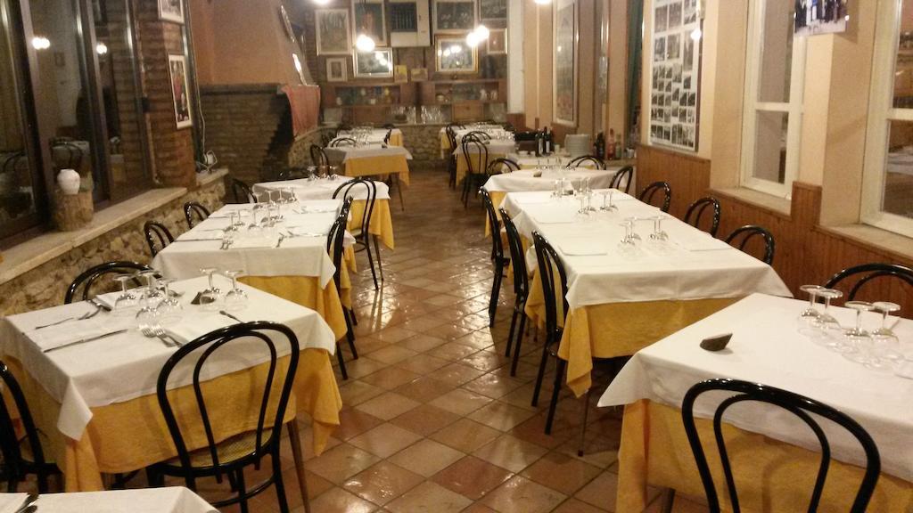 Albergo Ristorante Ferretti Monteluco Экстерьер фото