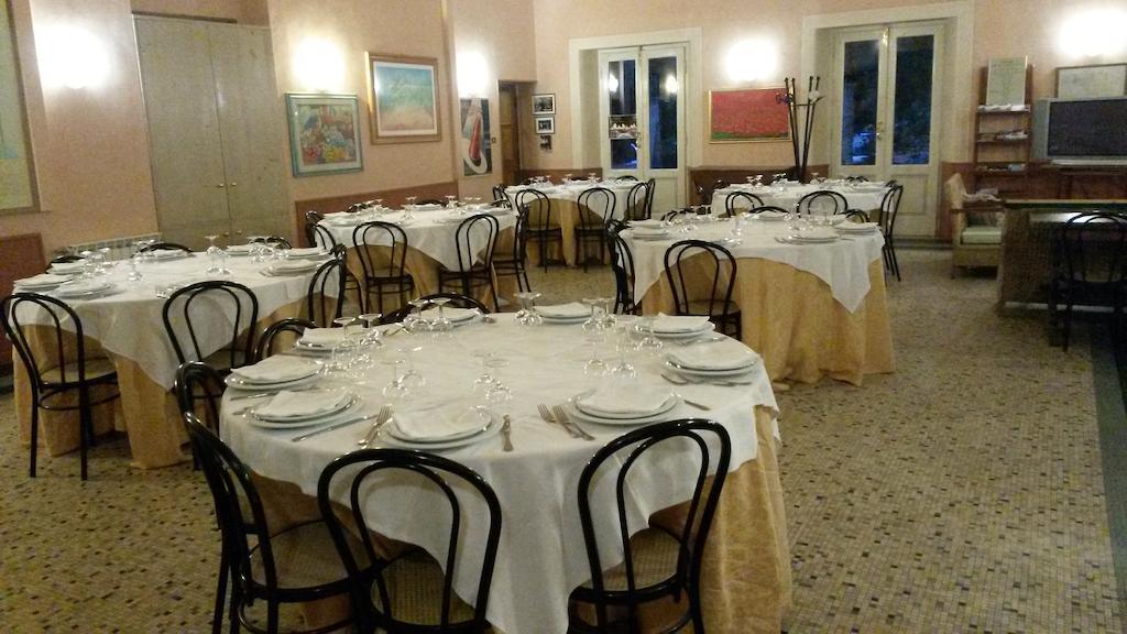 Albergo Ristorante Ferretti Monteluco Экстерьер фото